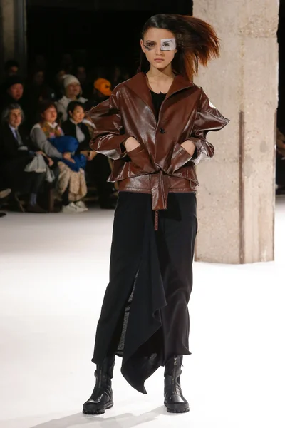 Look 27